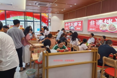 柒粉田拌粉王：非遗工艺加持的米粉快餐新